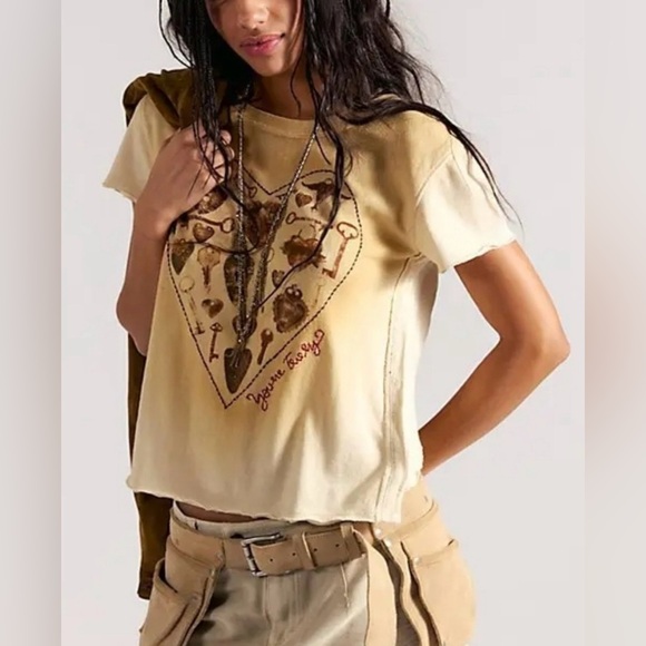 We The Free Tops - NWT Free People S We the Free Key 🔑 to My Heart ♥️ Tee in Summer Sand Combo New